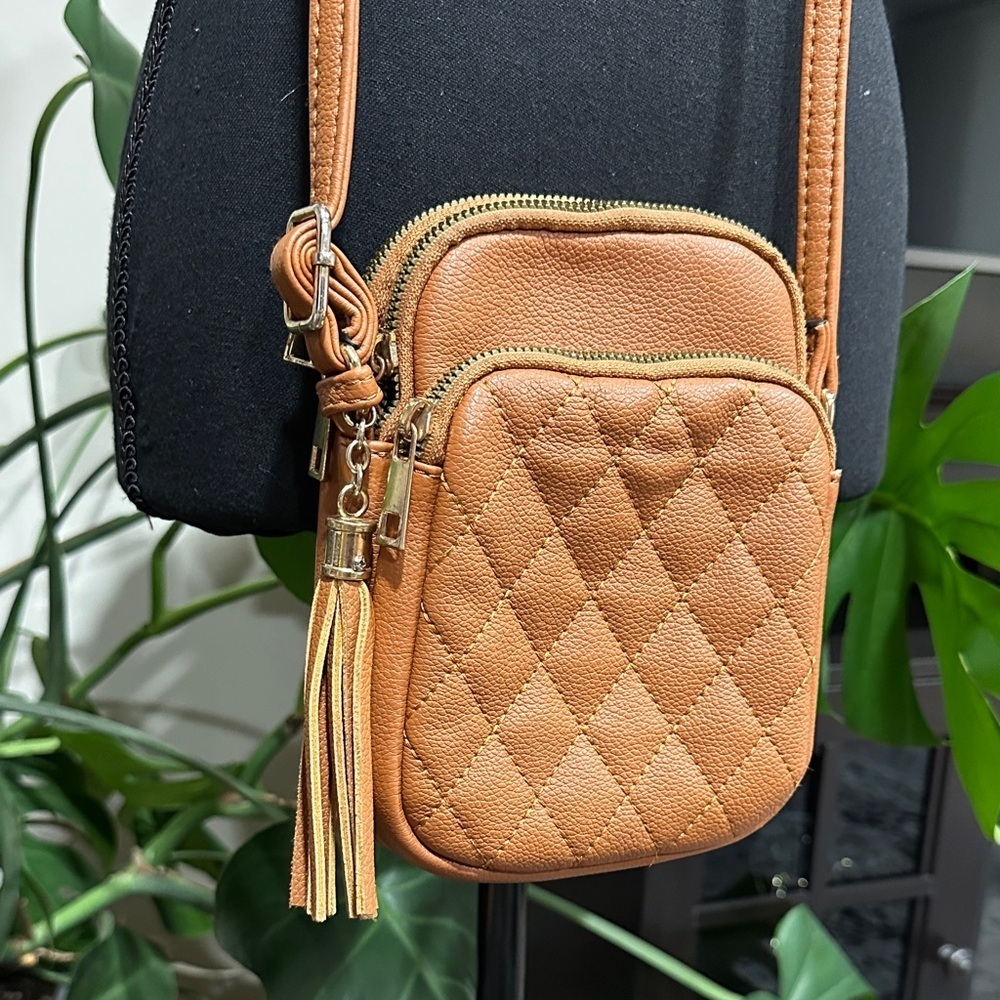 *QUINTINA* Tan Quilted Crossbody Bag